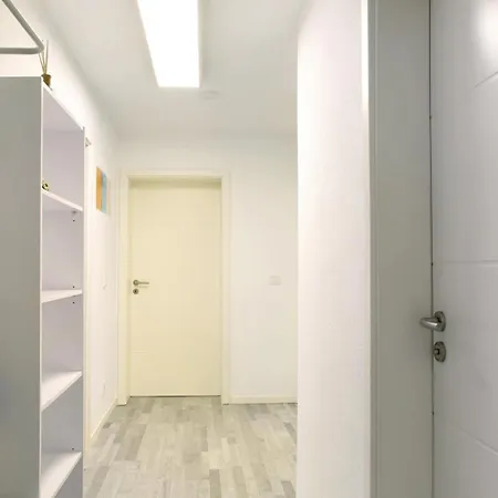 Modern Neuburg S - Neu - 2 Zimmer, Parkplatz, Wi-fi, Tv, Kueche *