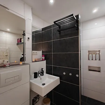 Modern Neuburg S - Neu - 2 Zimmer, Parkplatz, Wi-fi, Tv, Kueche *